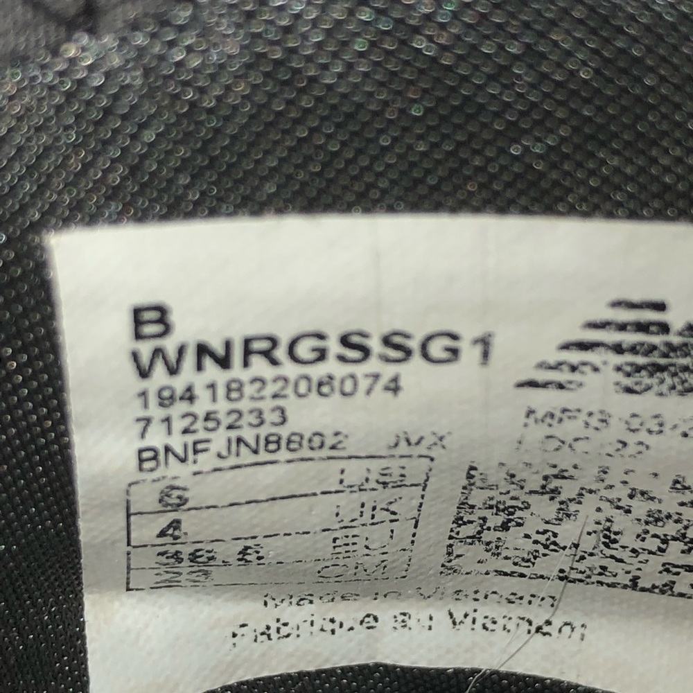 New Balance shoes - Picture 3 of 4